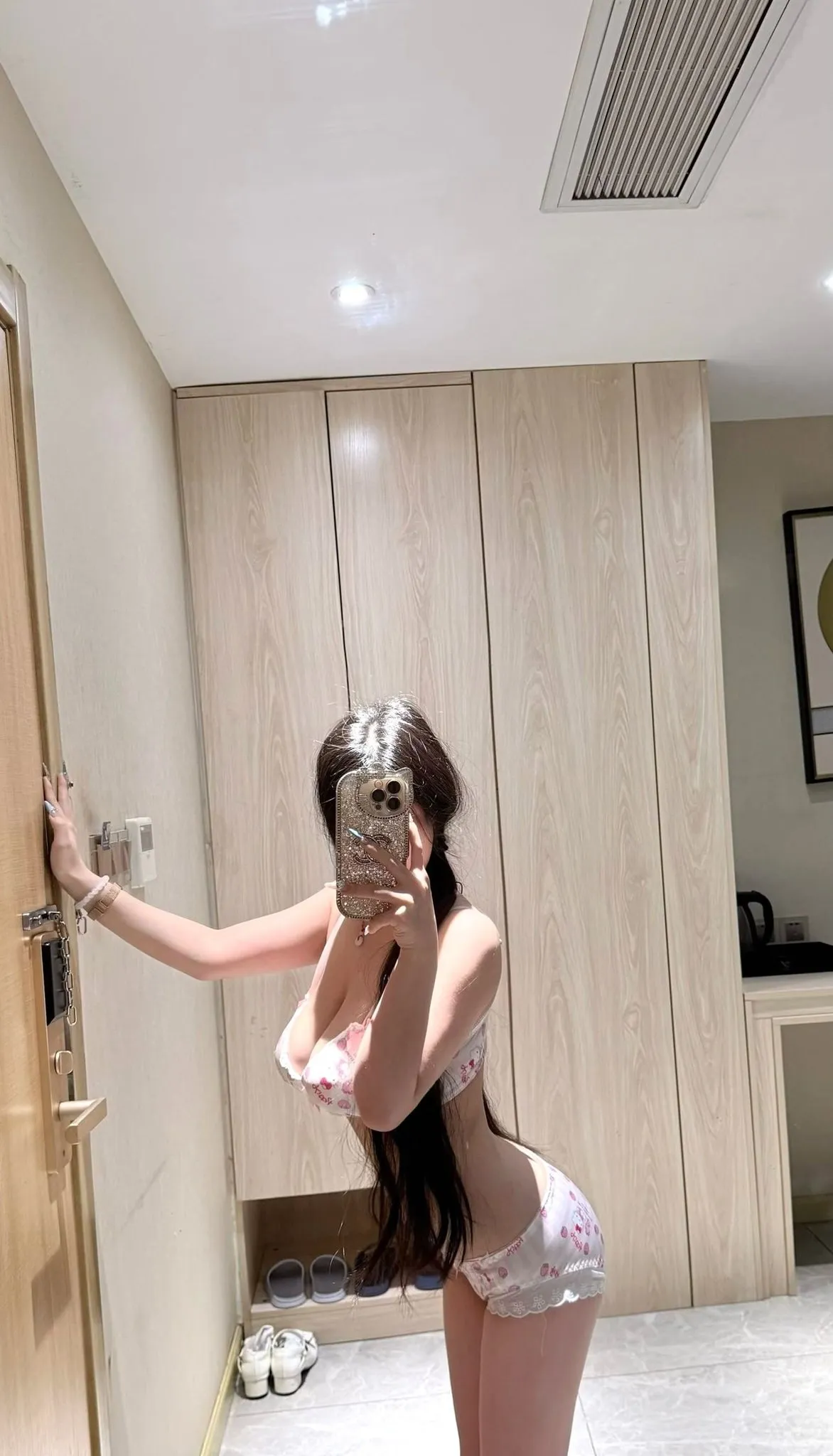 seeksugars-童颜巨乳学生妹找高端商务伴游,来个有实力的金主包养-08